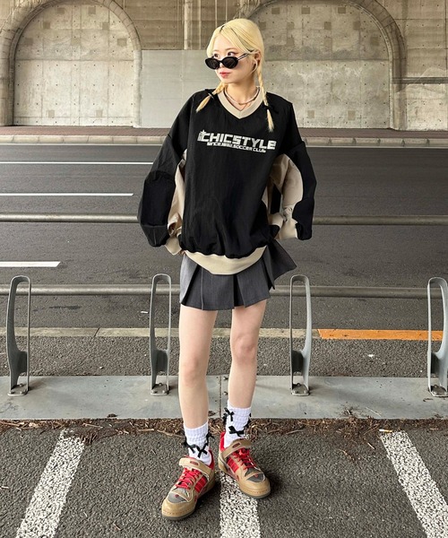 sedacle(セダクル)の「配色ナイロンVネックプルオーバー(Tシャツ/カットソー・レディース・ブラック/グレー・LARGE/MEDIUM/SMALL)」の13枚目の写真
