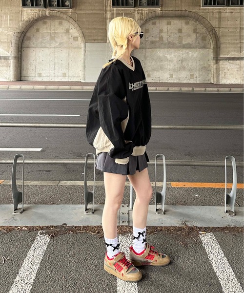 sedacle(セダクル)の「配色ナイロンVネックプルオーバー(Tシャツ/カットソー・レディース・ブラック/グレー・LARGE/MEDIUM/SMALL)」の14枚目の写真