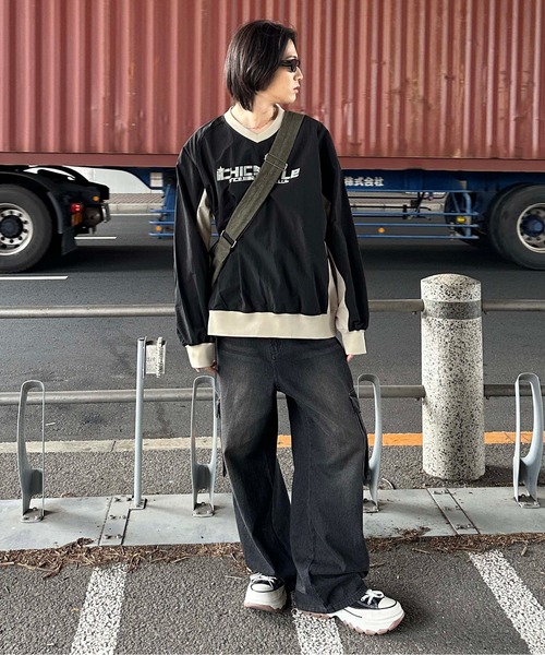 sedacle(セダクル)の「配色ナイロンVネックプルオーバー(Tシャツ/カットソー・レディース・ブラック/グレー・LARGE/MEDIUM/SMALL)」の3枚目の写真