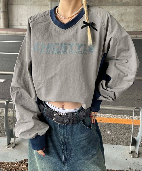 sedacle(セダクル)の「配色ナイロンVネックプルオーバー(Tシャツ/カットソー・レディース・ブラック/グレー・LARGE/MEDIUM/SMALL)」の4枚目の写真