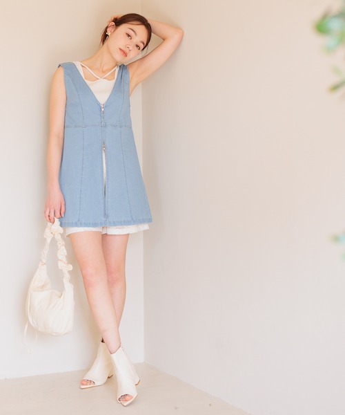 mysty woman(ミスティウーマン)の「フロントZIPデニムベスト 113485(ベスト・レディース・ブルー/ネイビー/ブラック・FREE)」の8枚目の写真