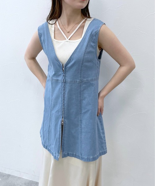 mysty woman(ミスティウーマン)の「フロントZIPデニムベスト 113485(ベスト・レディース・ブルー/ネイビー/ブラック・FREE)」の21枚目の写真