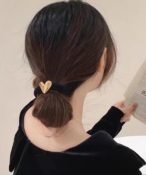 TONE SELECT GOODS（トーンセレクトグッズ）の「pur chouchou/ハート スマイル ヘアゴム P4220（ヘアゴム・レディース・ブラック系1/ブラック系2/ブラウン系2/ブラウン系1・FREE）」の3枚目の写真