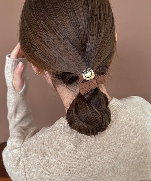 TONE SELECT GOODS（トーンセレクトグッズ）の「pur chouchou/ハート スマイル ヘアゴム P4220（ヘアゴム・レディース・ブラック系1/ブラック系2/ブラウン系2/ブラウン系1・FREE）」の4枚目の写真