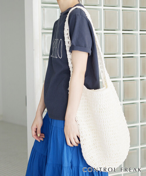 SLOBE IENA(スローブイエナ)の「CONTROL FREAK ホソペーパークロッシェショルダー 234-121507(かごバッグ・レディース・ホワイト/ブラック/アイボリー・FREE)」の2枚目の写真