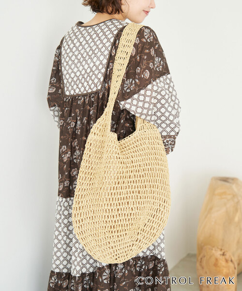 SLOBE IENA(スローブイエナ)の「CONTROL FREAK ホソペーパークロッシェショルダー 234-121507(かごバッグ・レディース・ホワイト/ブラック/アイボリー・FREE)」の3枚目の写真