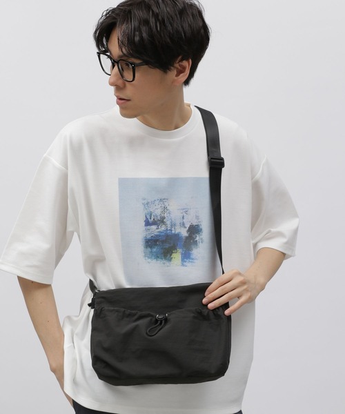 LAKOLE(ラコレ)の「フロントドロストショルダーバッグ / 116484(ショルダーバッグ・メンズ・ブラック/カーキ/サンドグレー・FREE)」の2枚目の写真