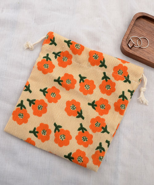 TONE SELECT GOODS（トーンセレクトグッズ）の「【float】フラワーデザイン マルチ 巾着ポーチ（ポーチ・レディース・ベージュ系/ブラック系・FREE）」の2枚目の写真