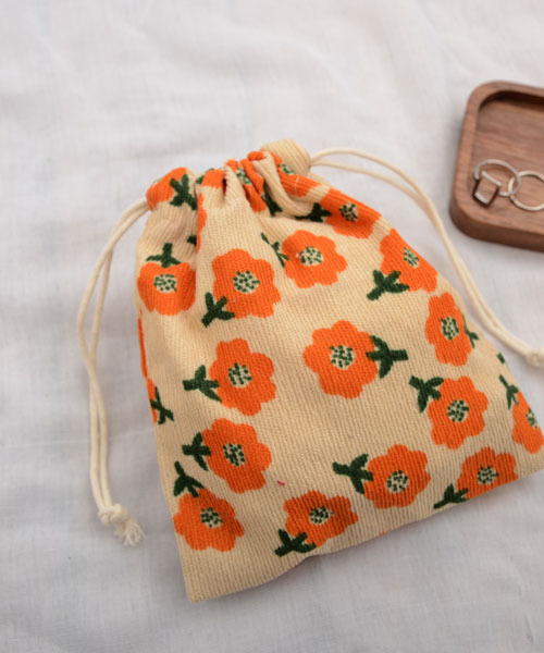 TONE SELECT GOODS（トーンセレクトグッズ）の「【float】フラワーデザイン マルチ 巾着ポーチ（ポーチ・レディース・ベージュ系/ブラック系・FREE）」の7枚目の写真