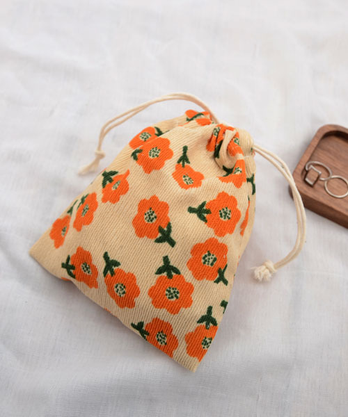 TONE SELECT GOODS（トーンセレクトグッズ）の「【float】フラワーデザイン マルチ 巾着ポーチ（ポーチ・レディース・ベージュ系/ブラック系・FREE）」の8枚目の写真