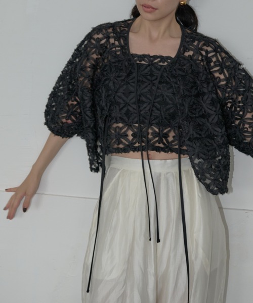 AIC.（エーアイシー）の「オーガンジーフラワーシャーリングビスチェ/アンサンブル可能（キャミソール・レディース・オフホワイト/ブラック・FREE）」の18枚目の写真