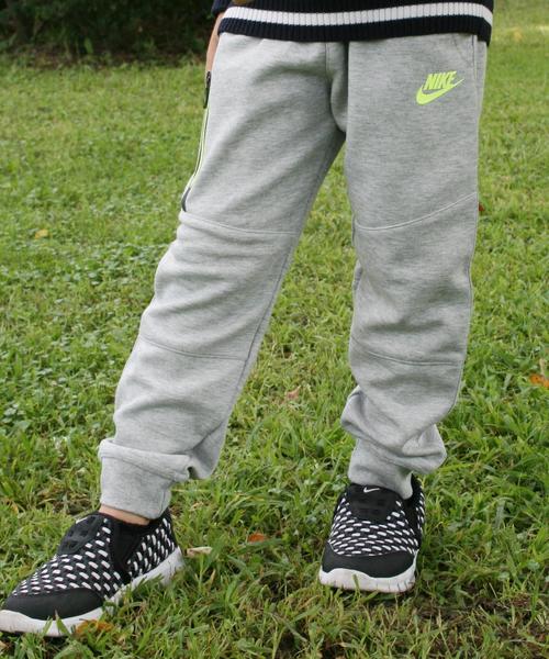 green label relaxing(グリーンレーベルリラクシング)の「【KIDS】NIKE LITTLE テックフリースパンツ(その他パンツ・キッズ・ブラック/グレー・110cm/100cm/120cm/95cm)」の2枚目の写真