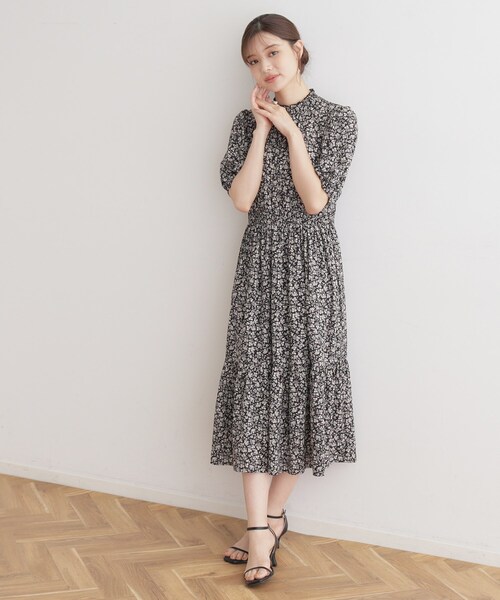 couture brooch(クチュールブローチ)の「小花柄ティアードワンピース(ワンピース・レディース・アイボリー系/ブラック系・36/38/40/42)」の1枚目の写真