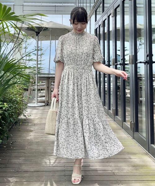 couture brooch(クチュールブローチ)の「小花柄ティアードワンピース(ワンピース・レディース・アイボリー系/ブラック系・36/38/40/42)」の20枚目の写真