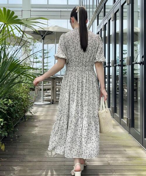 couture brooch(クチュールブローチ)の「小花柄ティアードワンピース(ワンピース・レディース・アイボリー系/ブラック系・36/38/40/42)」の18枚目の写真