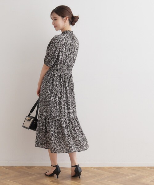 couture brooch(クチュールブローチ)の「小花柄ティアードワンピース(ワンピース・レディース・アイボリー系/ブラック系・36/38/40/42)」の15枚目の写真