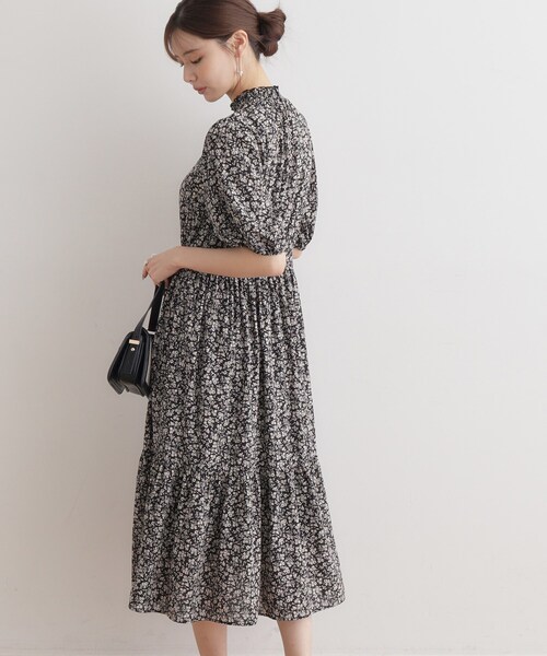 couture brooch(クチュールブローチ)の「小花柄ティアードワンピース(ワンピース・レディース・アイボリー系/ブラック系・36/38/40/42)」の11枚目の写真