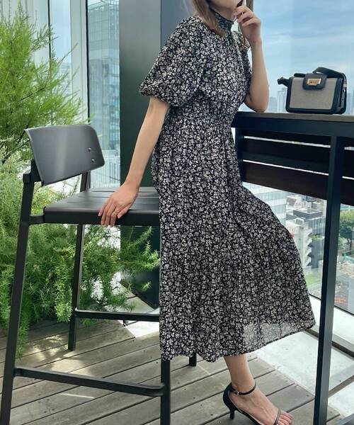 couture brooch(クチュールブローチ)の「小花柄ティアードワンピース(ワンピース・レディース・アイボリー系/ブラック系・36/38/40/42)」の7枚目の写真