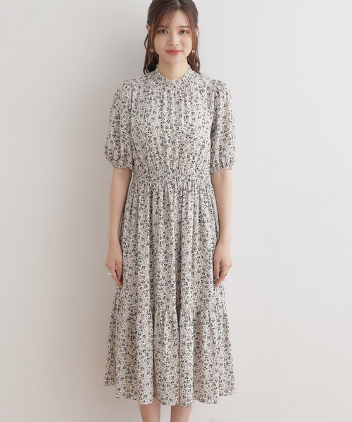 couture brooch(クチュールブローチ)の「小花柄ティアードワンピース(ワンピース・レディース・アイボリー系/ブラック系・36/38/40/42)」の4枚目の写真