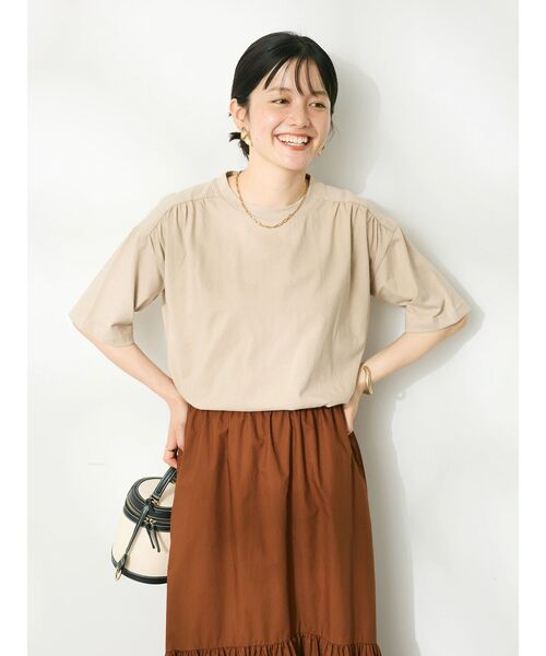 CRAFT STANDARD BOUTIQUE（クラフトスタンダードブティック）の「ヴィンテージ風天竺　ショルダーギャザーチュニック（チュニック・レディース・ブラック/グレイッシュベージュ/レッド・FREE）」の5枚目の写真