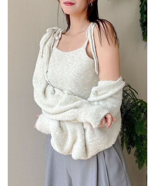 dazzlin(ダズリン)の「ミニシャギーラメニットカーデトップス(カーディガン/ボレロ・レディース・パープル/ベージュ/ピンク/グレー/ブルー・FREE)」の2枚目の写真