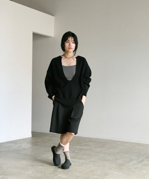 u*0様 アンティパスト　マドリガル　デザイン クルーネックセーター ブラック セール】ディープUネックスウェットライクニット（ニット/セーター