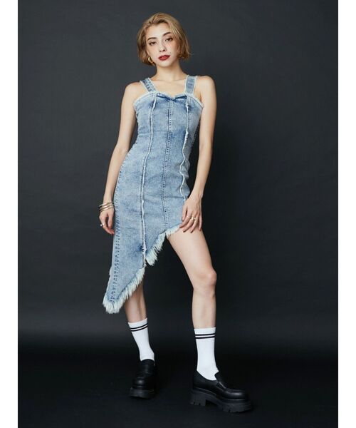 EVRIS（エヴリス）の「アシンメトリーフリンジデザインデニムワンピース（ワンピース・レディース・ライトブルー/ブラック・FREE）」の15枚目の写真