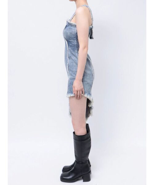 EVRIS（エヴリス）の「アシンメトリーフリンジデザインデニムワンピース（ワンピース・レディース・ライトブルー/ブラック・FREE）」の13枚目の写真