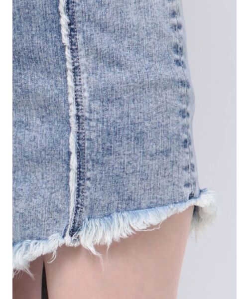 EVRIS（エヴリス）の「アシンメトリーフリンジデザインデニムワンピース（ワンピース・レディース・ライトブルー/ブラック・FREE）」の9枚目の写真