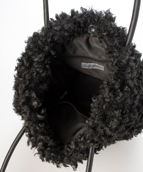 cache cache（カシュ カシュ）の「カシュカシュ cachecache / フェイクムートンハトメトートバッグ（トートバッグ・レディース・ベージュ系その他/グレー/ブラック・FREE）」の5枚目の写真