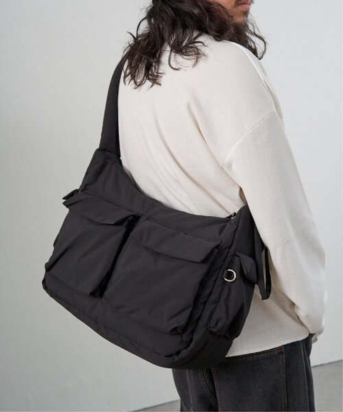 VENCEEXCHANGE（ヴァンスエクスチェンジ）の「ユーティリティカーゴパファーバッグ（ショルダーバッグ・メンズ・ブラック・フリー）」の2枚目の写真