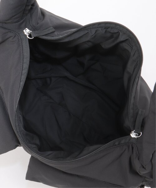 VENCEEXCHANGE（ヴァンスエクスチェンジ）の「ユーティリティカーゴパファーバッグ（ショルダーバッグ・メンズ・ブラック・フリー）」の5枚目の写真