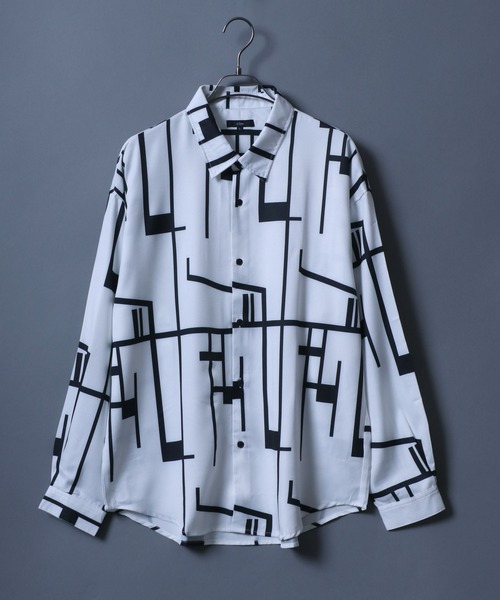 ANPAS（アンパス）の「Georgette Total Pattern Print Big Silhouette Thickness Shirt/ジョーゼット 総柄プリント ビッグシルエット とろみシャツ セットアップ対応（シャツ/ブラウス・メンズ・ブラック系その他7/ブラック系/ブルー系その他/ホワイト系その他/ホワイト系その他3/ブラック系その他4/ブラック系その他6/ブラック系1/ブラック系3/ブラウン系その他3/アイボリー系1/ホワイト系その他5/ホワイト系その他6/ブラック系その他2/ブラック系5/ブラック系7/ブラック系8/グレー系その他/ブラウン系その他/ブラウン系その他4/アイボリー系2/アイボリー系3/オリーブ系/ブルー系その他2/ブルー系その他3/ホワイト系その他2/ホワイト系その他4/ブラック系その他/ブラック系その他3/ブラック系その他5/ブラック系2/ブラック系4/ブラウン系その他2/アイボリー系/ブラック系6/ベージュ系その他・M/L）」の3枚目の写真