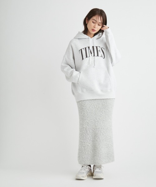 GOOD ROCK SPEED(グッドロックスピード)の「【emmi×GOOD ROCK SPEED×NYC】フーディーロゴスウエット(パーカー・レディース・ベージュ/ホワイト/ライトグレー・FREE)」の7枚目の写真