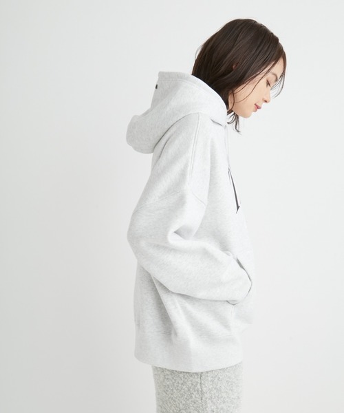 GOOD ROCK SPEED(グッドロックスピード)の「【emmi×GOOD ROCK SPEED×NYC】フーディーロゴスウエット(パーカー・レディース・ベージュ/ホワイト/ライトグレー・FREE)」の13枚目の写真