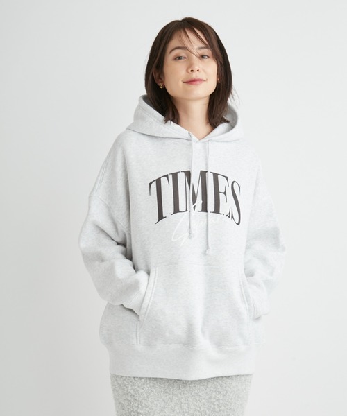 GOOD ROCK SPEED(グッドロックスピード)の「【emmi×GOOD ROCK SPEED×NYC】フーディーロゴスウエット(パーカー・レディース・ベージュ/ホワイト/ライトグレー・FREE)」の19枚目の写真