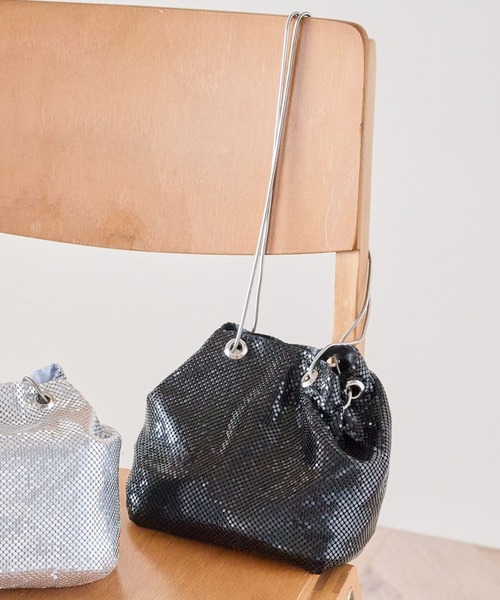 LAKOLE(ラコレ)の「メタルメッシュ巾着ショルダーバッグ / 232714(ショルダーバッグ・レディース・その他1/ブラック・FREE)」の2枚目の写真