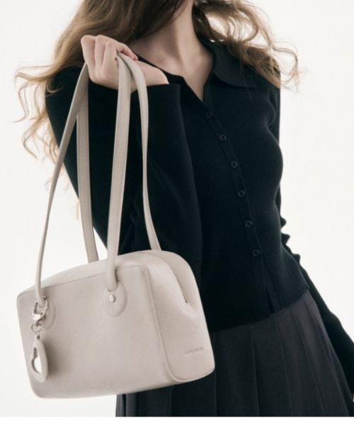LEATHERY（レザリー）の「Plump Heart Keyring Shoulder-Bag（ハンドバッグ・レディース・ピンク/ブラウン/アイボリー/ブラック・FREE）」の3枚目の写真