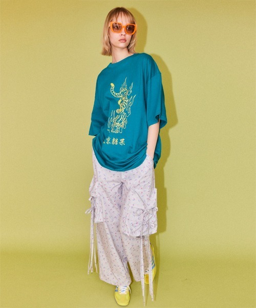 Candy Stripper（キャンディストリッパー）の「TINY FLOWER CARGO パンツ（カーゴパンツ・レディース・ブラック/ピンク/ライトグレー・FREE）」の4枚目の写真