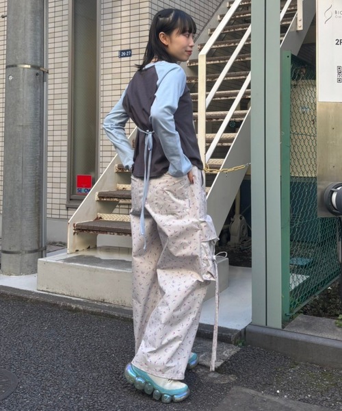 Candy Stripper（キャンディストリッパー）の「TINY FLOWER CARGO パンツ（カーゴパンツ・レディース・ブラック/ピンク/ライトグレー・FREE）」の13枚目の写真