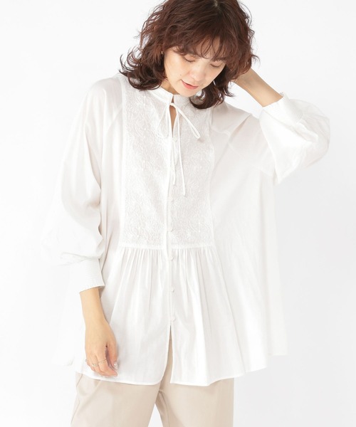 studio CLIP（スタディオクリップ）の「ダブルフロント柔らか刺繍ブラウス《オケージョン2025》（シャツ/ブラウス・レディース・ライトグレー/オフホワイト/サックスブルー/イエロー系その他・FREE）」の2枚目の写真