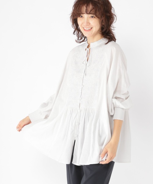 studio CLIP（スタディオクリップ）の「ダブルフロント柔らか刺繍ブラウス《オケージョン2025》（シャツ/ブラウス・レディース・ライトグレー/オフホワイト/サックスブルー/イエロー系その他・FREE）」の8枚目の写真