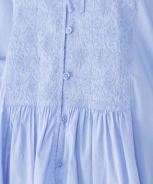 studio CLIP（スタディオクリップ）の「ダブルフロント柔らか刺繍ブラウス《オケージョン2025》（シャツ/ブラウス・レディース・ライトグレー/オフホワイト/サックスブルー/イエロー系その他・FREE）」の13枚目の写真