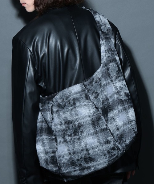 HARE（ハレ）の「【一部カラーWEB限定】EASYショルダーBAG(HARE)（ショルダーバッグ・メンズ・ブラック/グレー系その他/ブラック系その他・FREE）」の8枚目の写真