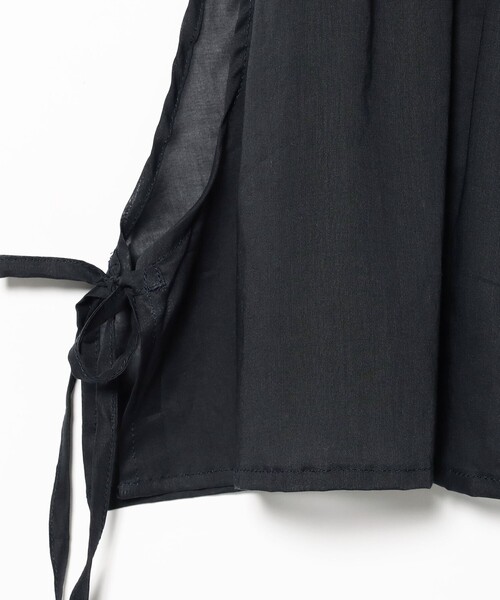 Yarmo（ヤーモ）の「Yarmo/ Cropped Tabard（シャツ/ブラウス・レディース・ネイビー・ONE SIZE）」の4枚目の写真