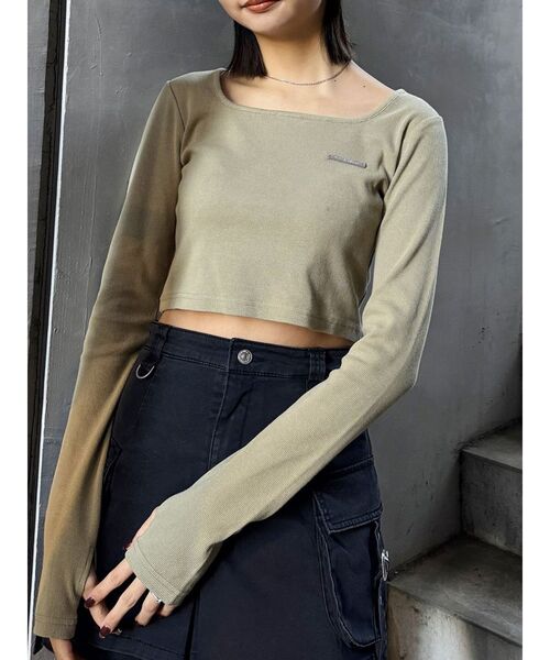 MURUA（ムルーア）の「プレートクロップドトップス（Tシャツ/カットソー・レディース・ブラック/ブルー/モカ/ホワイト/カーキ・1/2）」の5枚目の写真