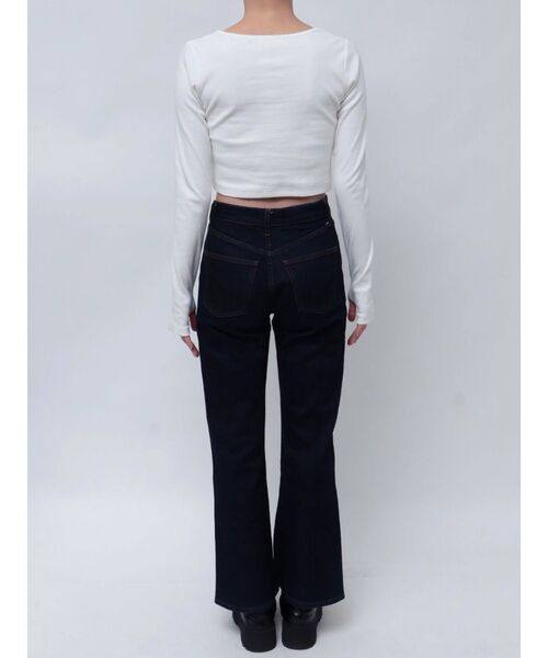 MURUA（ムルーア）の「プレートクロップドトップス（Tシャツ/カットソー・レディース・ブラック/ブルー/モカ/ホワイト/カーキ・1/2）」の16枚目の写真