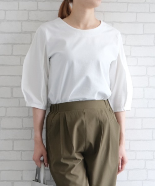 aquagarage(アクアガレージ)の「ボリューム袖カットソー(Tシャツ/カットソー・レディース・ブラック/カーキ/ベージュ/ネイビー/ホワイト・M/L)」の2枚目の写真