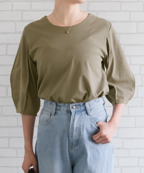 aquagarage(アクアガレージ)の「ボリューム袖カットソー(Tシャツ/カットソー・レディース・ブラック/カーキ/ベージュ/ネイビー/ホワイト・M/L)」の4枚目の写真