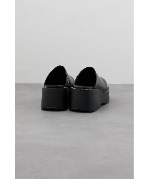 AZUL by moussy(アズールバイマウジー)の「スタッズデザインプラットフォームサボサンダル(サンダル・レディース・ブラック/ブロンズ・SMALL/MEDIUM/LARGE)」の6枚目の写真